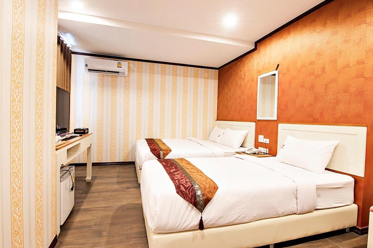 J&Y Hotel Latphrao 35 Bangkok Exterior photo