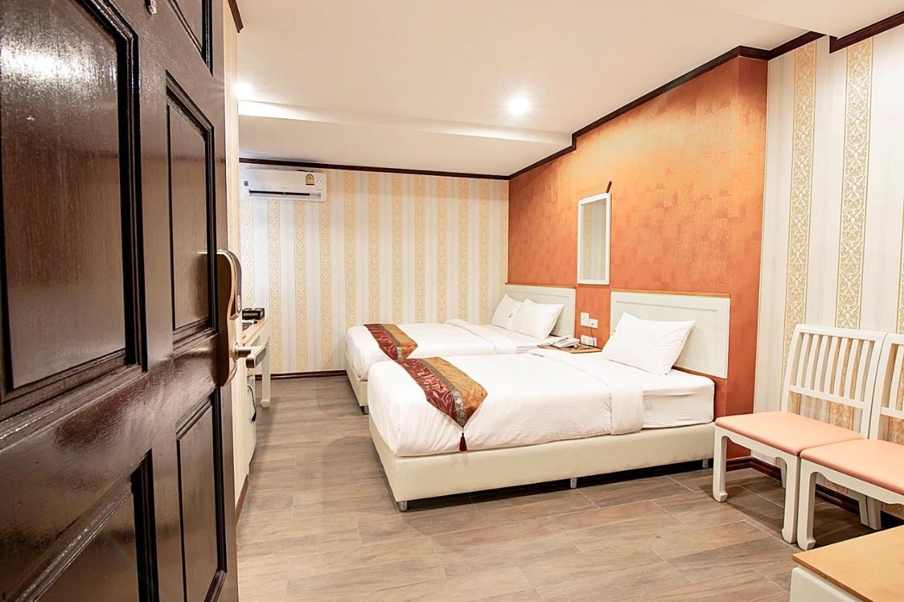 J&Y Hotel Latphrao 35 Bangkok Exterior photo