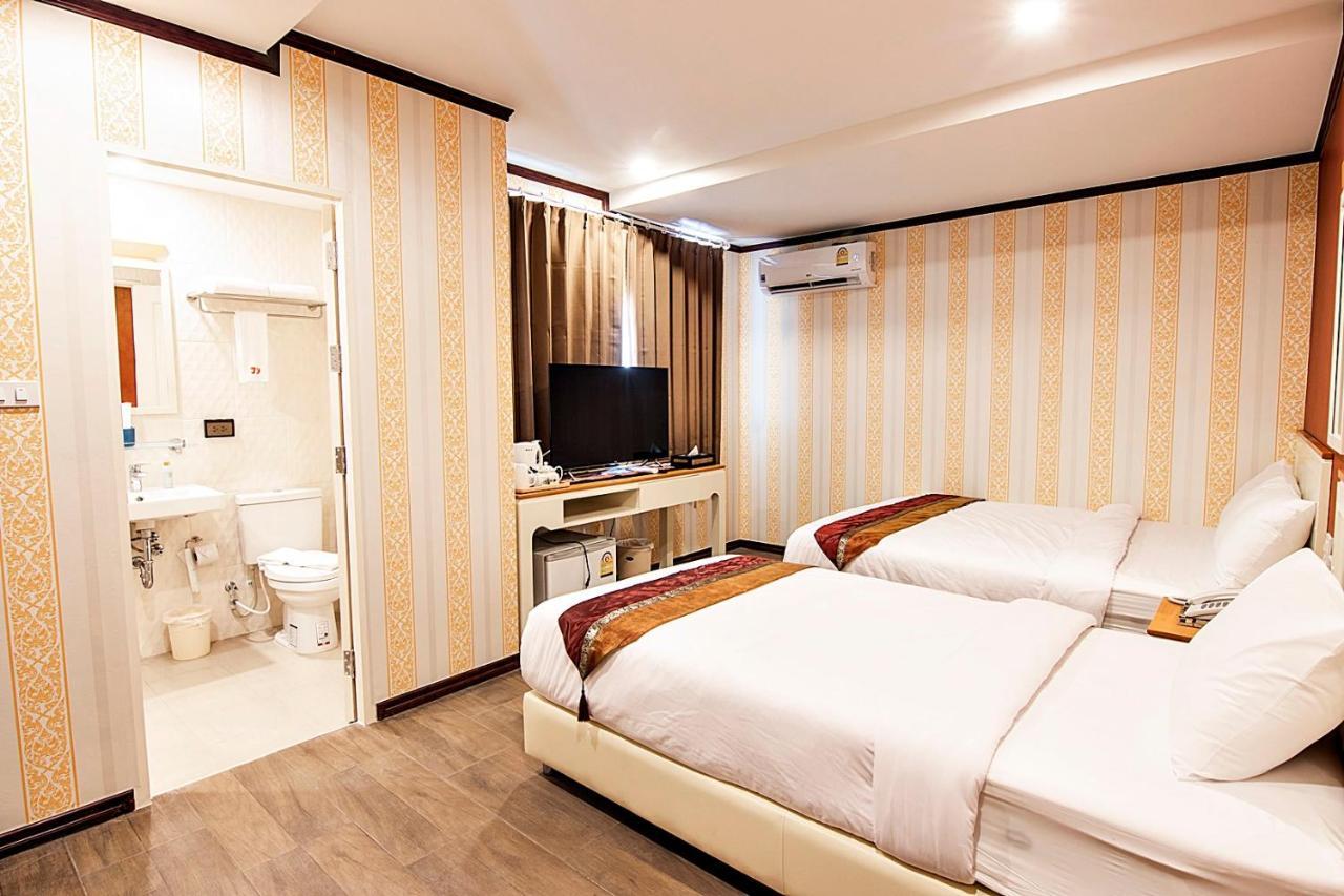J&Y Hotel Latphrao 35 Bangkok Exterior photo
