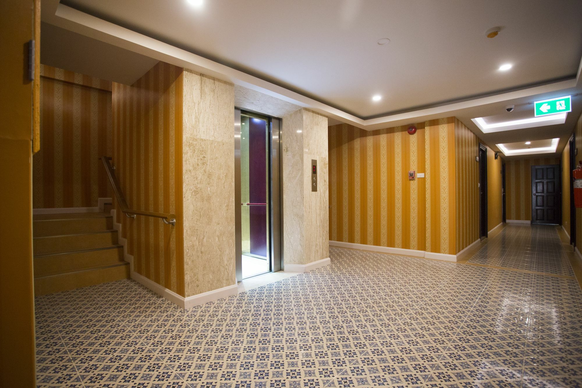 J&Y Hotel Latphrao 35 Bangkok Exterior photo